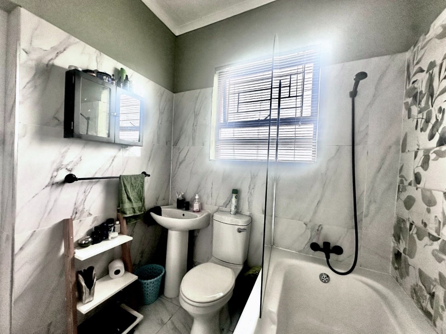 2 Bedroom Property for Sale in Denneoord Western Cape